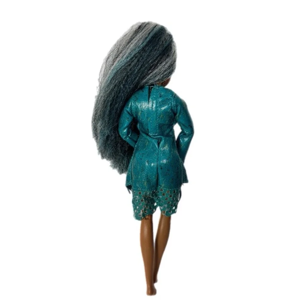 Hasbro Disney Descendants Uma Doll Girls 11 inch Teal Long Sleeve Pirate Toy
